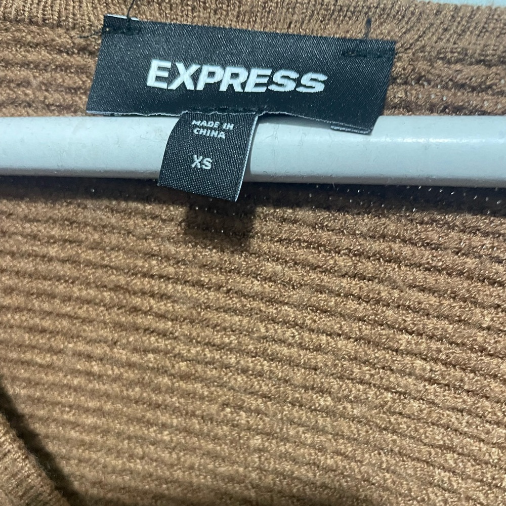 Express Brown Ribbed V-Neck Cropped Sweater - Picture 3 of 3